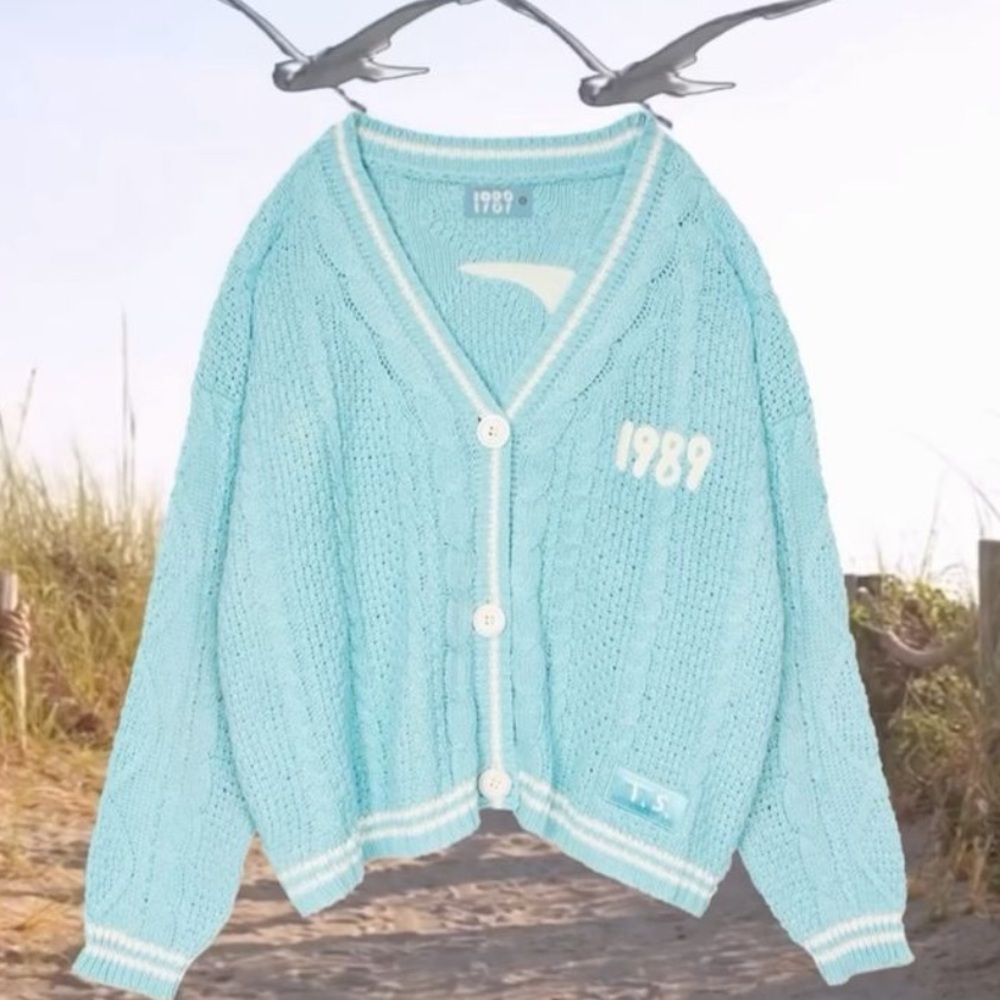 RARE Taylor Swift 1989 (Taylor’s Version) RARE Release Cardigan - Picture 3 of 5